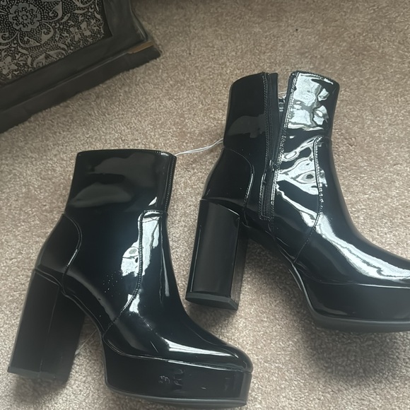 Black Patent leather platform boots - Picture 3 of 4